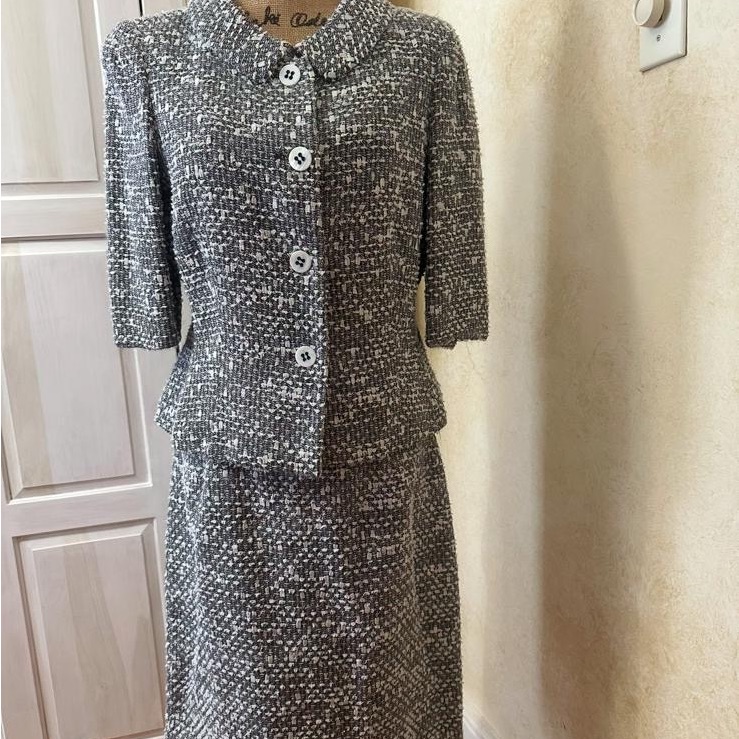 Elegant Gray Women's Skirt Suit